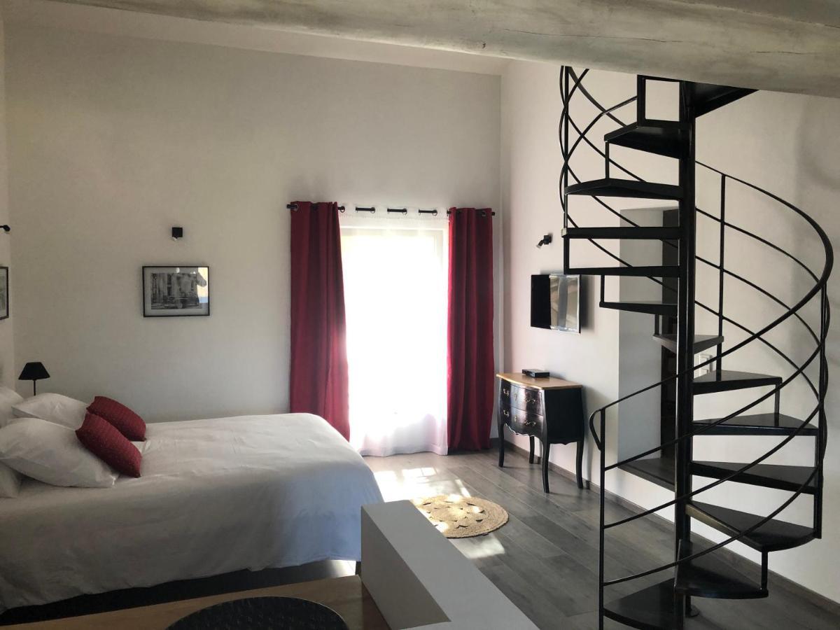 B&B dans Mas en pierres Robion Extérieur photo
