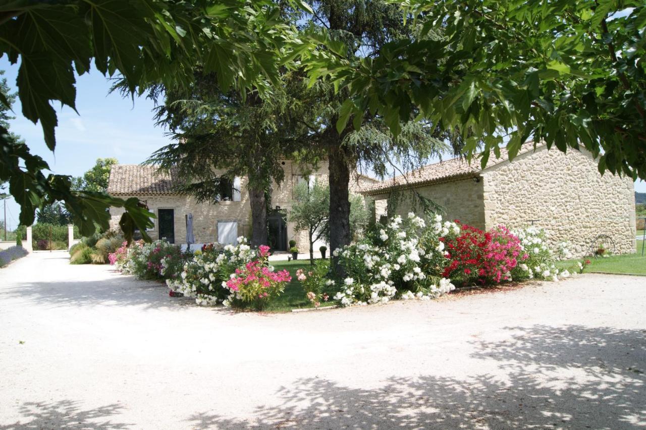 B&B dans Mas en pierres Robion Extérieur photo