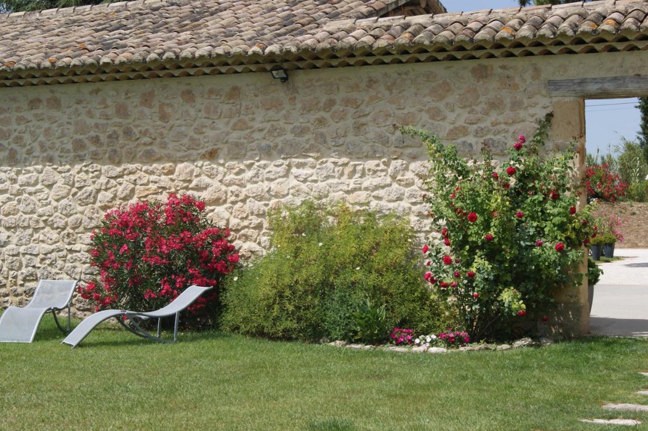 B&B dans Mas en pierres Robion Extérieur photo