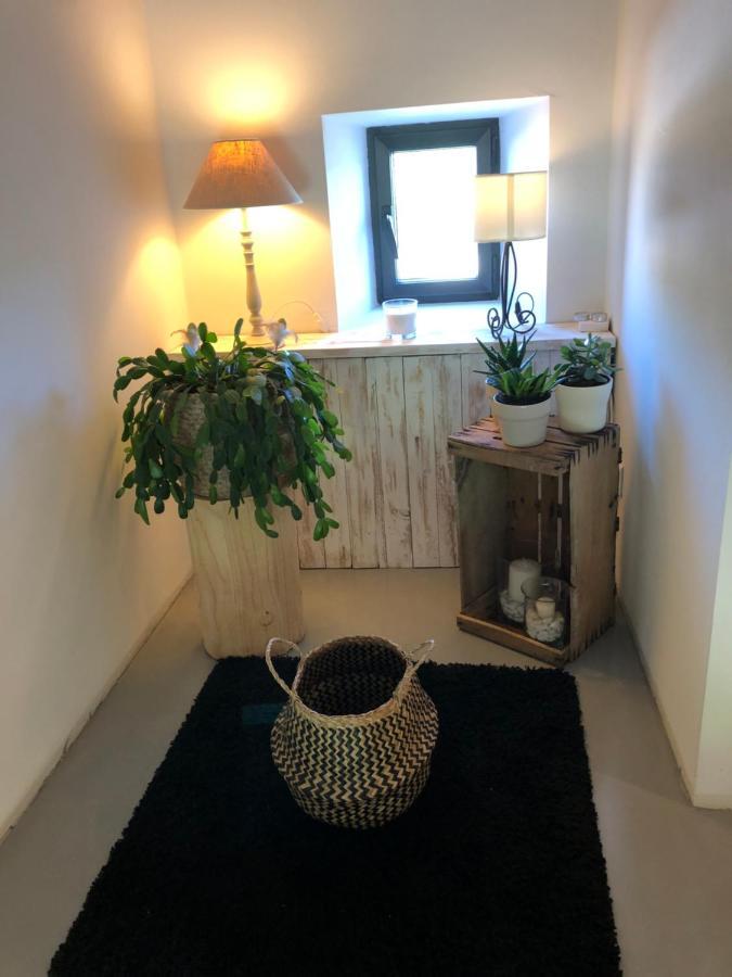 B&B dans Mas en pierres Robion Extérieur photo