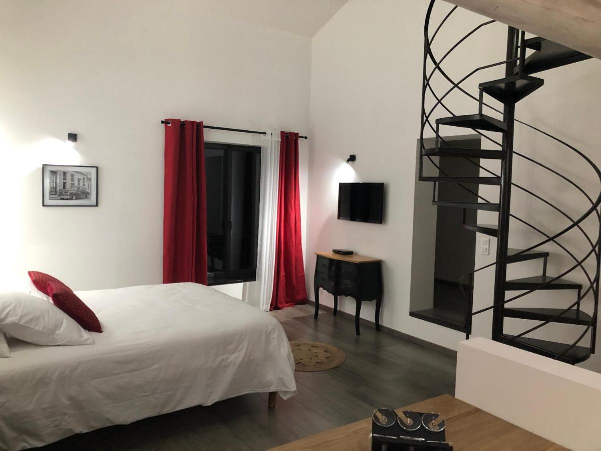 B&B dans Mas en pierres Robion Extérieur photo